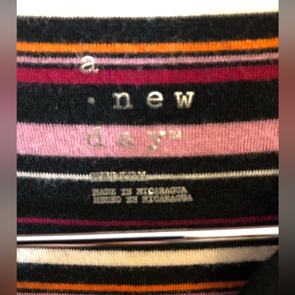 A New Day Women’s Top Medium - Picture 3 of 4